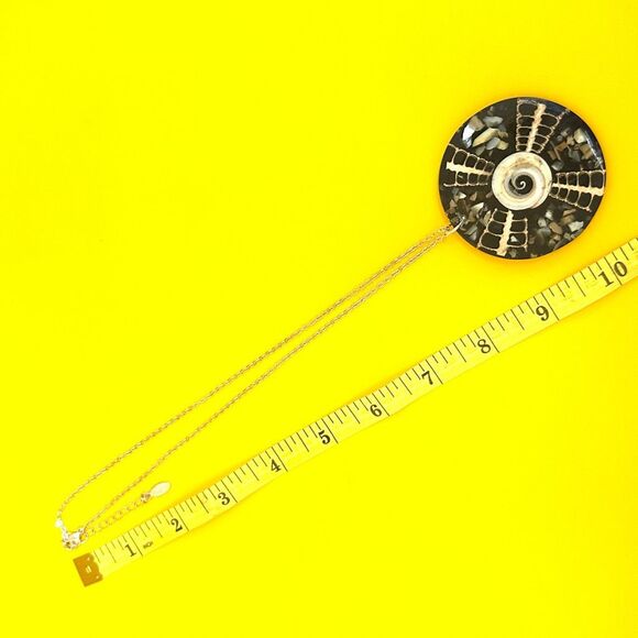 Large abalone round pendant necklace - Picture 8 of 9